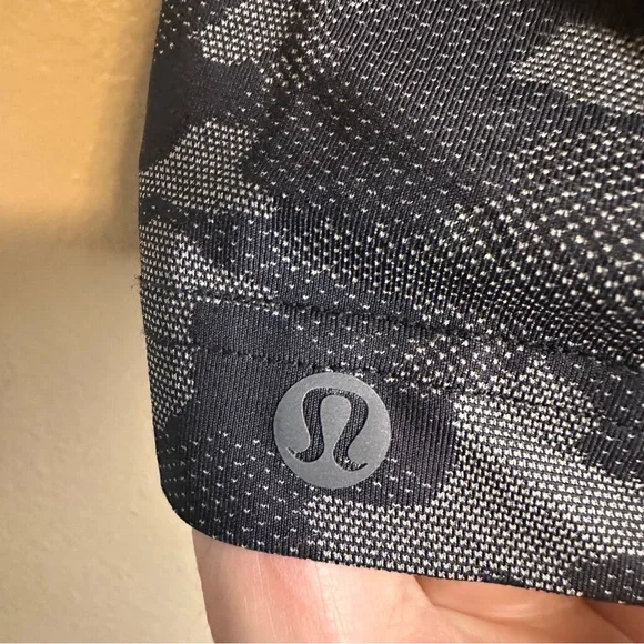 Lululemon Athletica Surge 6” Camo Athletic Shorts with Liner Size Large - Picture 5 of 8